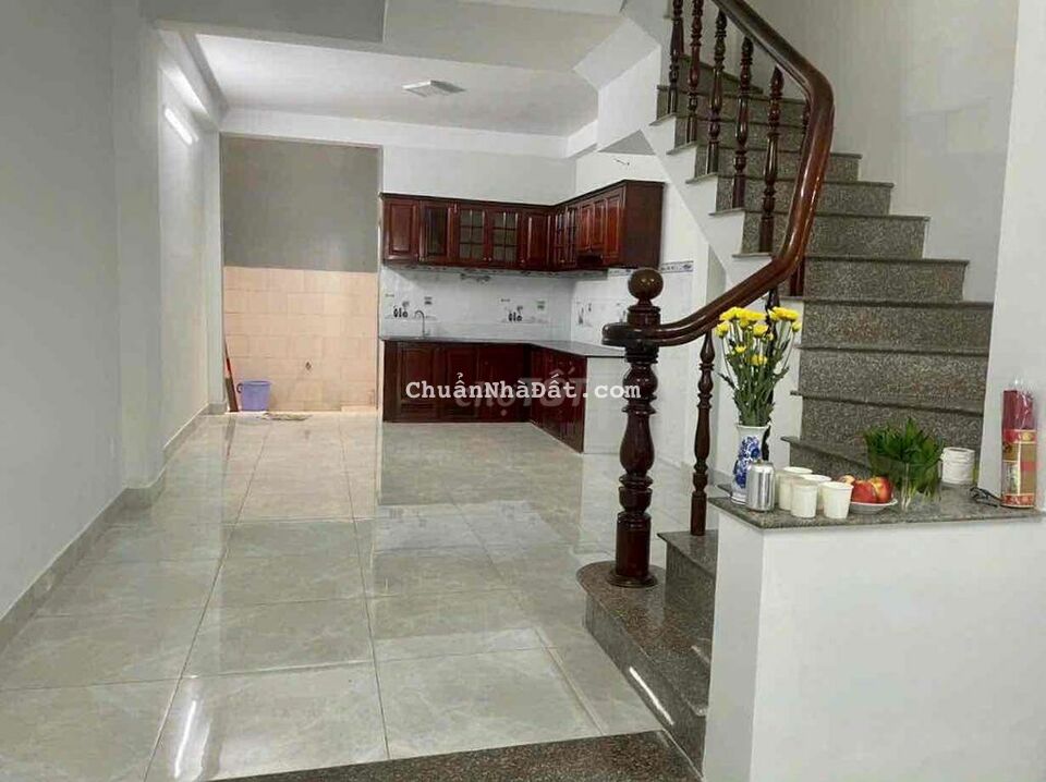 Cho thuê nhà Phạm Văn Chiêu. Sát trường mầm non (4x15) có 2 máy lạnh