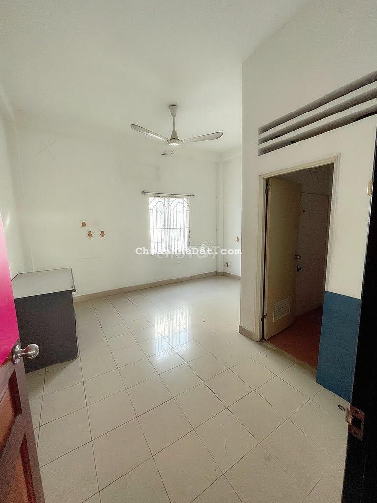 NHÀ KINH DOANH 2 LẦU KHU KINH DOANH ĐÔNG ĐÚC 4PN - GẦN CHỢ TSN