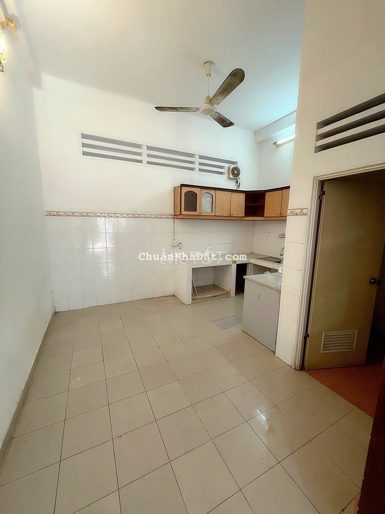 NHÀ KINH DOANH 2 LẦU KHU KINH DOANH ĐÔNG ĐÚC 4PN - GẦN CHỢ TSN