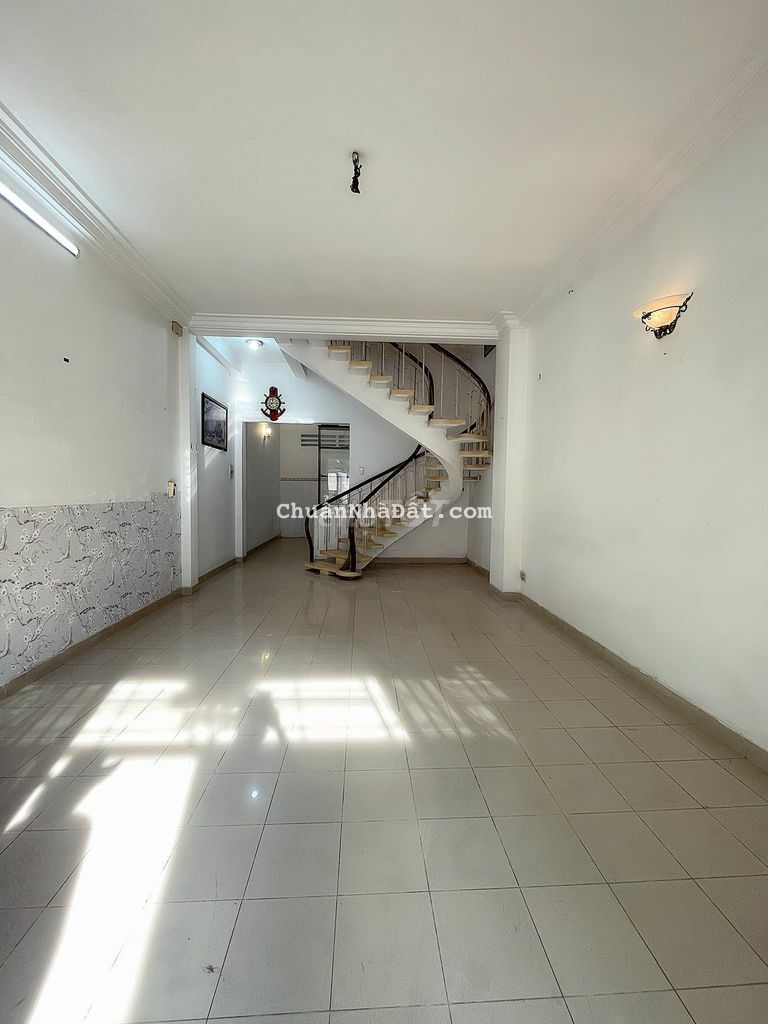 NHÀ KINH DOANH 2 LẦU KHU KINH DOANH ĐÔNG ĐÚC 4PN - GẦN CHỢ TSN