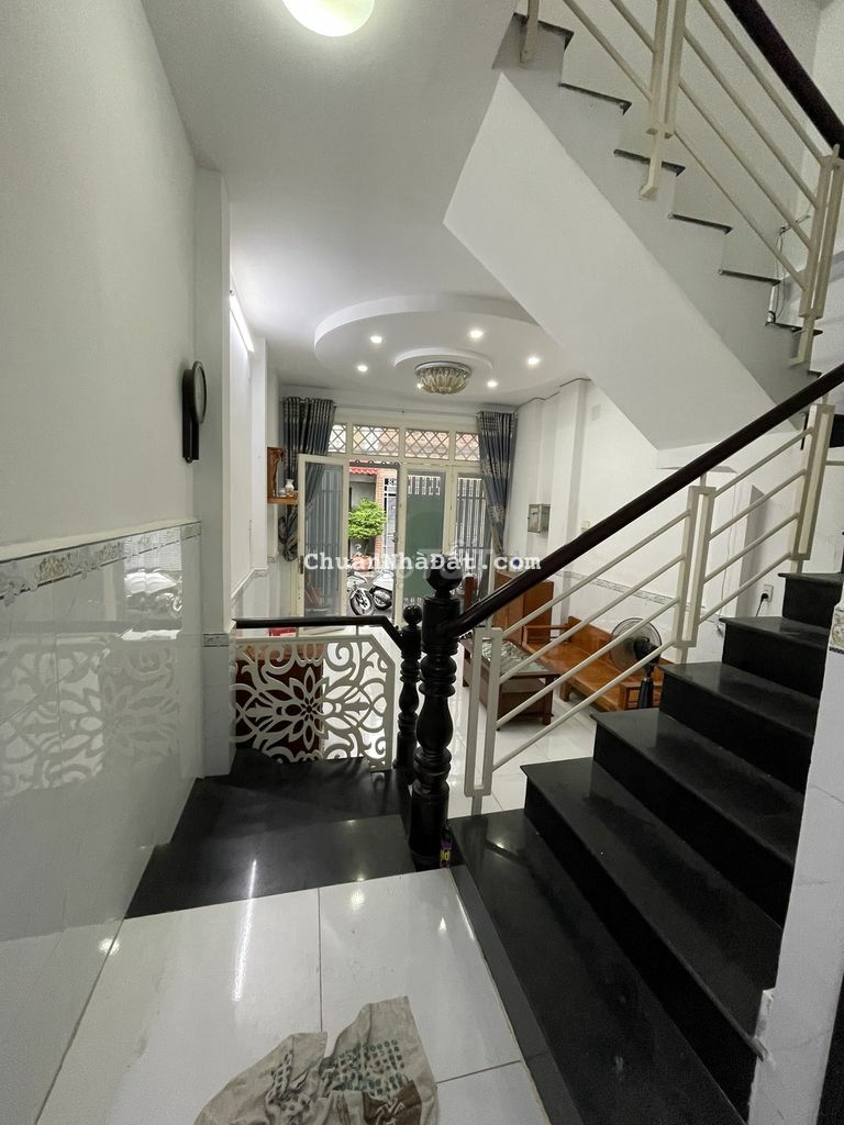 NHÀ 2 LẦU CÓ ST SẠCH ĐẸP HXH 5PN 4WC GẦN ĐẠI HỌC MỞ- CHỢ- SÂN BAY TSN