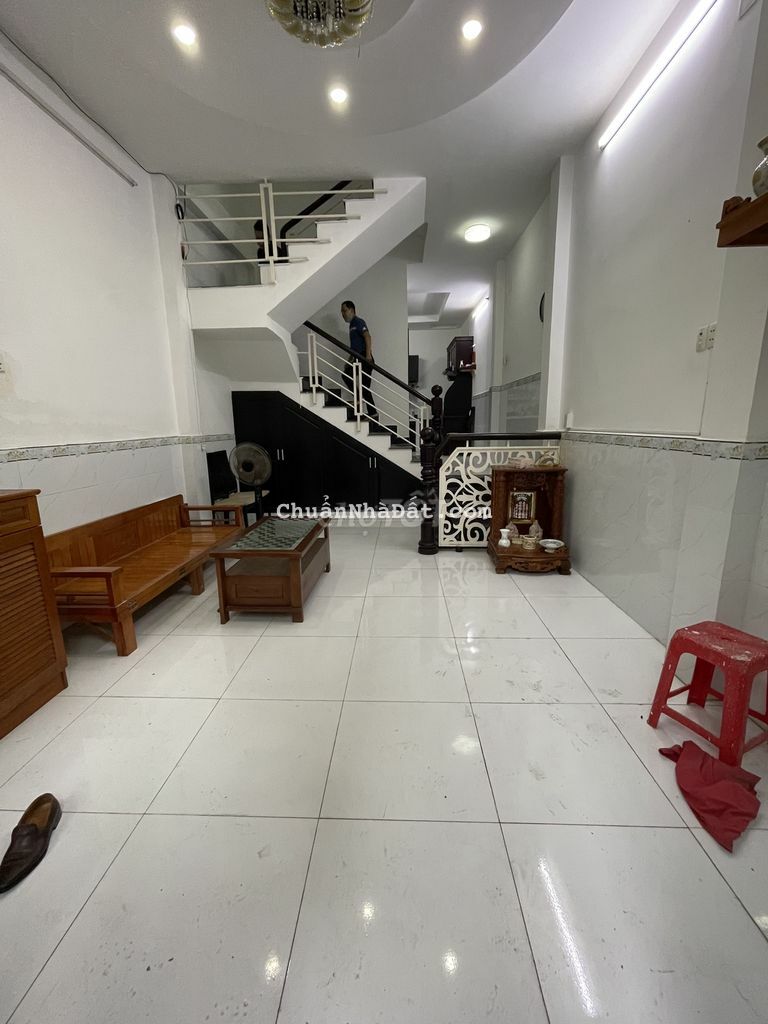 NHÀ 2 LẦU CÓ ST SẠCH ĐẸP HXH 5PN 4WC GẦN ĐẠI HỌC MỞ- CHỢ- SÂN BAY TSN