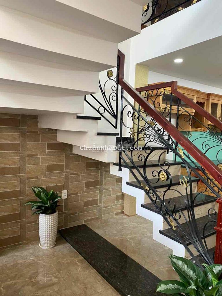 Cho thuê nhà mới y hình