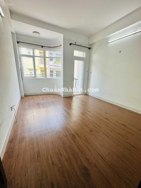 Hẻm xe tải đường Phan Văn Trị: Trệt 3 lầu - sân thượng: VPCT, SPA