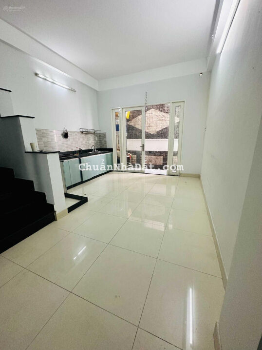 Hẻm xe tải đường Phan Văn Trị: Trệt 3 lầu - sân thượng: VPCT, SPA