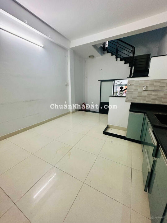 Hẻm xe tải đường Phan Văn Trị: Trệt 3 lầu - sân thượng: VPCT, SPA