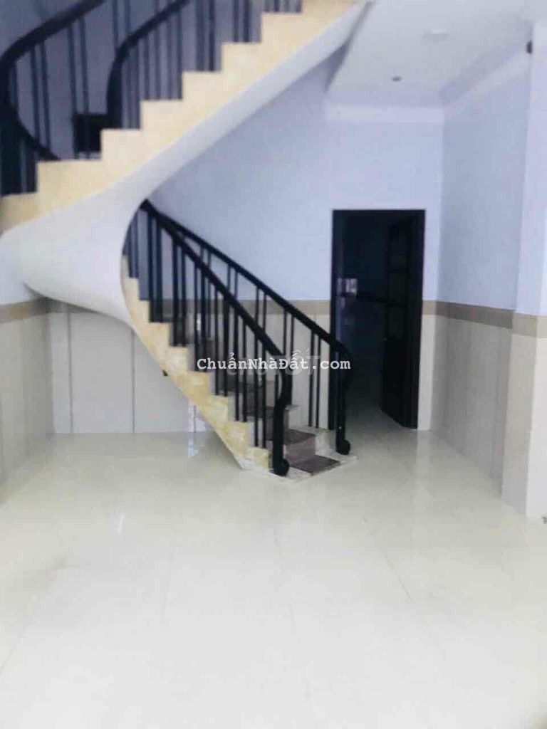 Cho thuê nhà hẻm 8m thông 1 sẹc gần sân bay,P16,GV