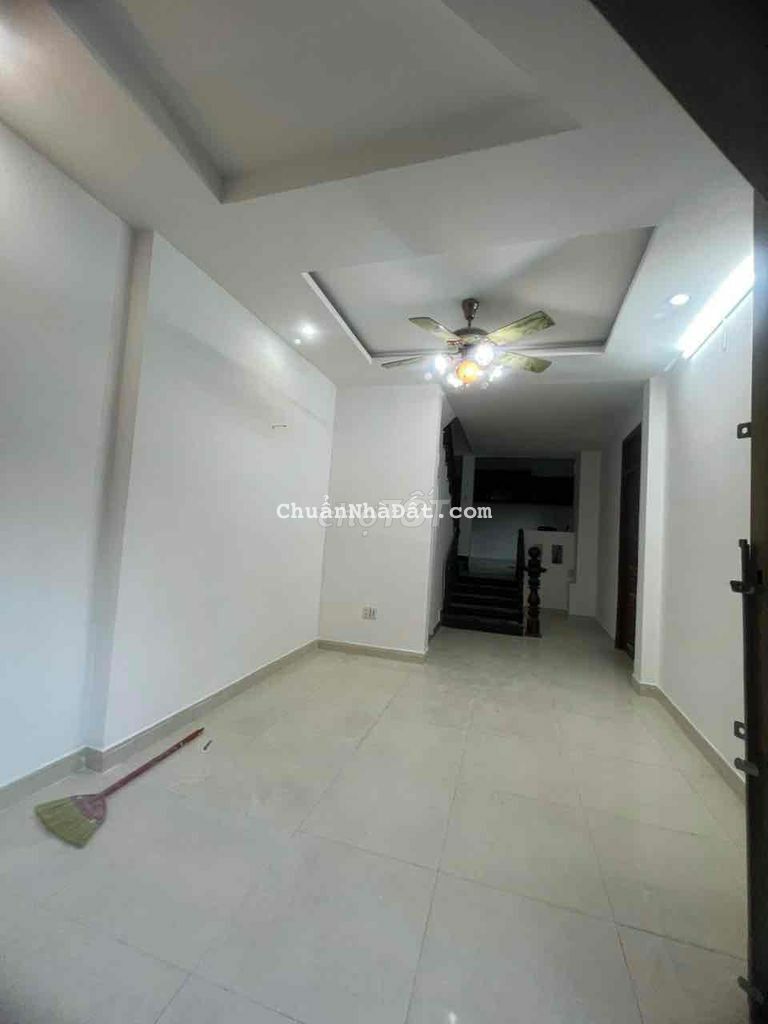 Cho thuê căn gốc đúc 3 lầu