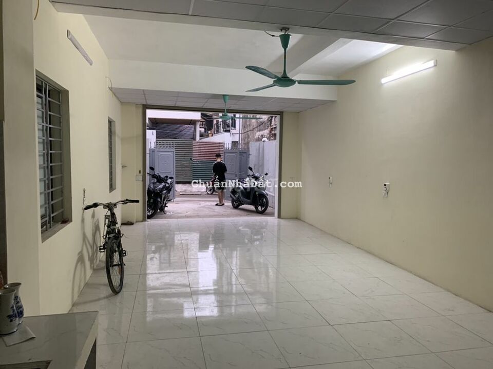 Cho thuê nhà Vĩnh Hưng, 2 tầng mới, DT 100m2/sàn, ô tô tải đỗ cửa