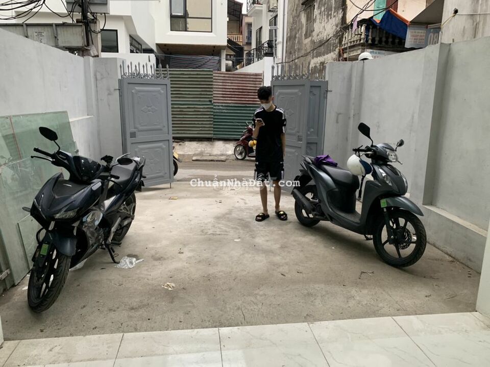 Cho thuê nhà Vĩnh Hưng, 2 tầng mới, DT 100m2/sàn, ô tô tải đỗ cửa