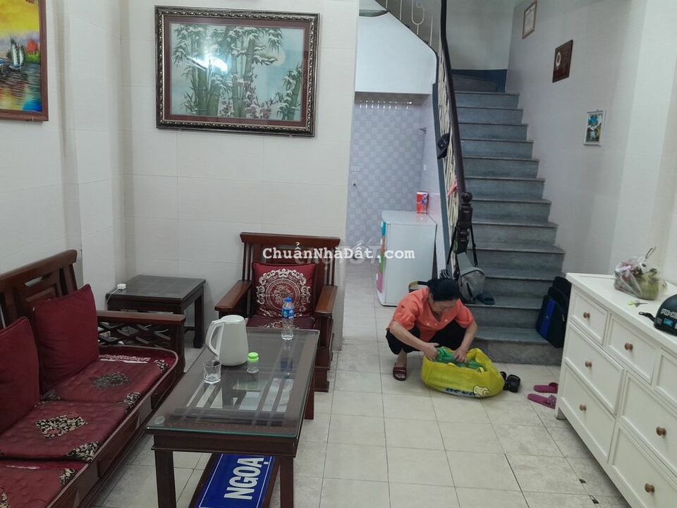 Cho thuê nhà ngõ 387 Tam Trinh, gần Lĩnh Nam, 4 tầng