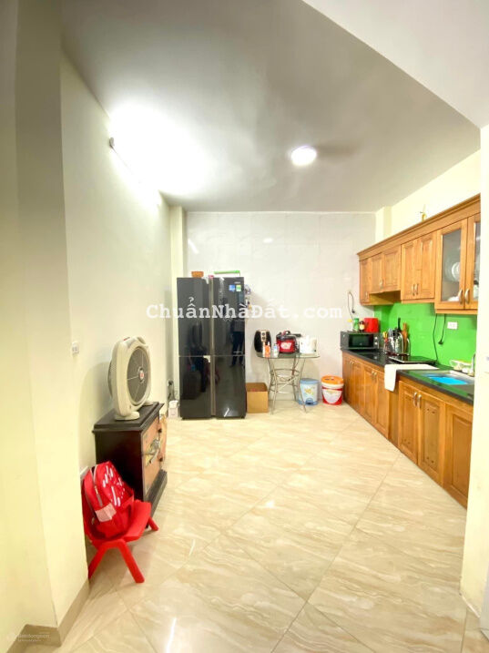Cho thuê nhà 4 tầng x 40m2, 4PN ngõ 72 Lĩnh Nam, Mai Động