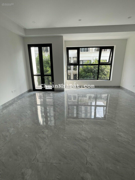 Cho thuê nhà khu đô thị Galaxy Vạn Phúc, Hà Đông 105m2 lô góc, 5 tầng. Thang máy. Giá 35tr