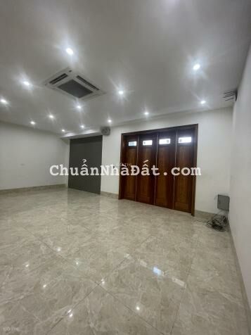 Nhà gần 20 tỷ hoàn thiện đẹp long lanh, sẵn điều hoà thang máy cho thuê chỉ 30 tr/tháng