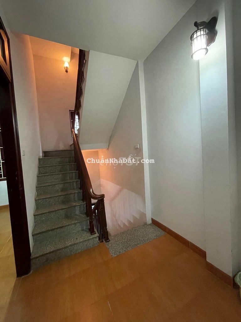 Nhà Lê Lợi-Hà Đông, ô tô đỗ cửa. Ô tô tránh cách nhà 5m. 11tr.