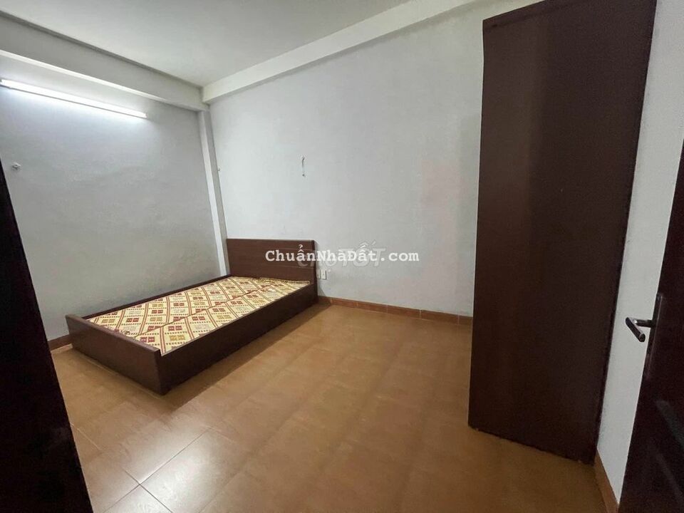 Nhà Lê Lợi-Hà Đông, ô tô đỗ cửa. Ô tô tránh cách nhà 5m. 11tr.