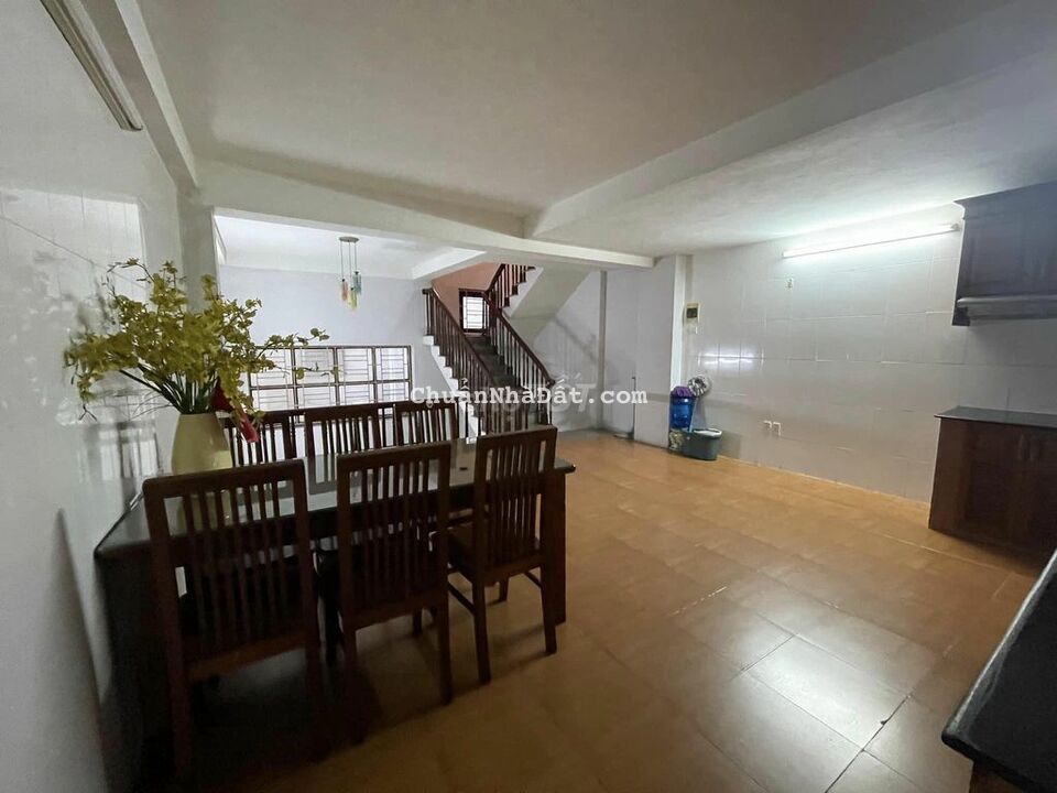 Nhà Lê Lợi-Hà Đông, ô tô đỗ cửa. Ô tô tránh cách nhà 5m. 11tr.