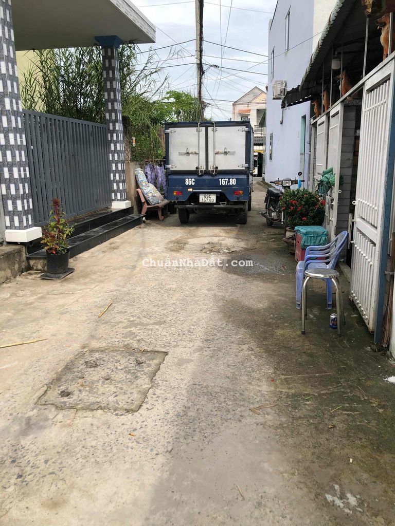 nhà cấp 4 rộng rãi cho thuê hóc môn