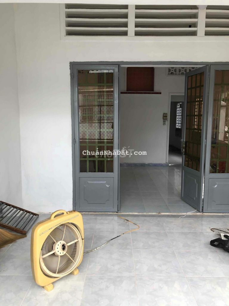 nhà cấp 4 rộng rãi cho thuê hóc môn