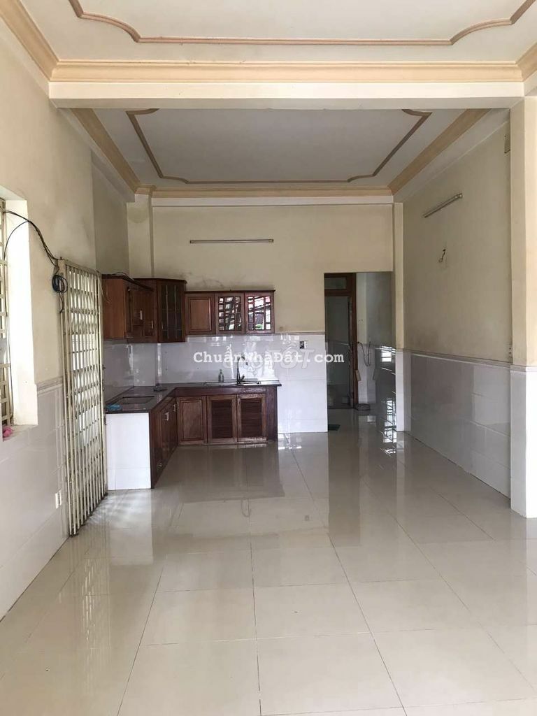 Nhà mặt tiền đg nhựa 10m thông 1T1L sạch đẹp 4pn sân xe hơi ở Tr Chánh