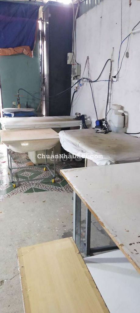 Cần sang cơ sở may .đầy đủ máy móc .công nhân .tân xuân