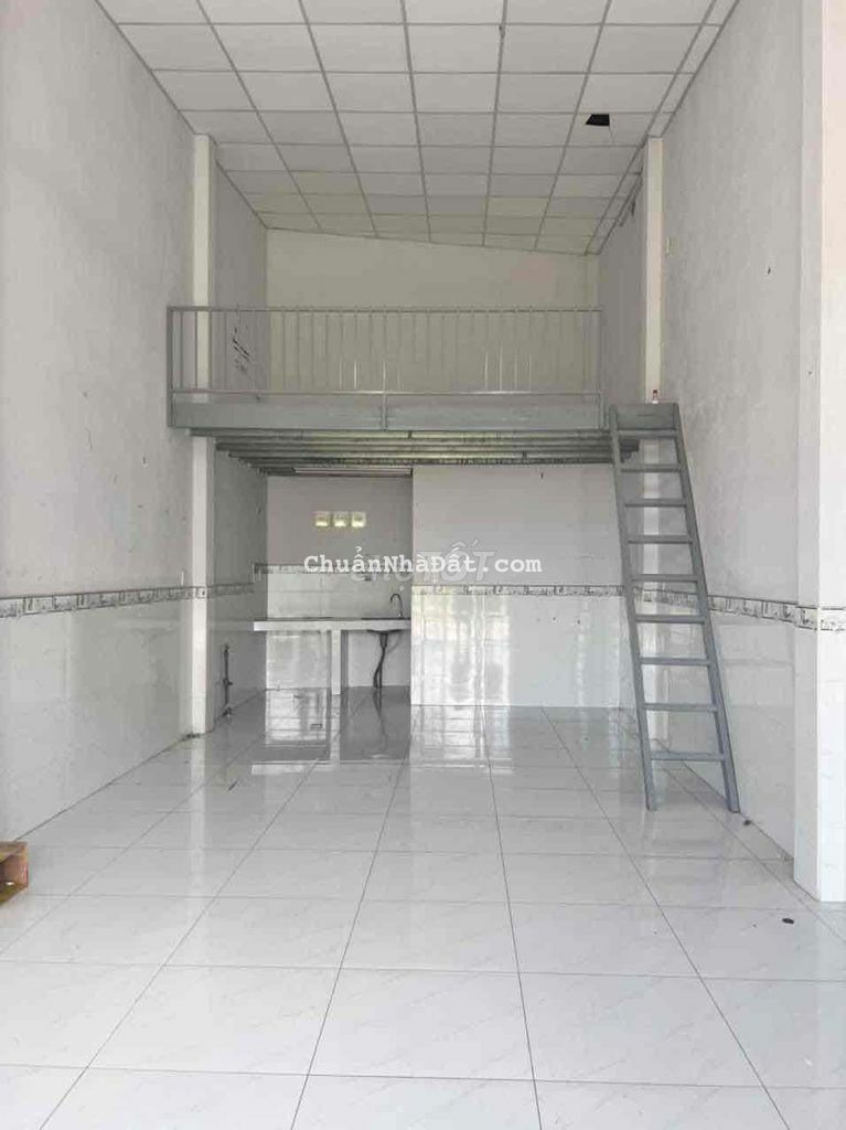 Cho thue 4x10- co gác rộng dg nhựa thông tran van muoi vao 1 xet 100 m