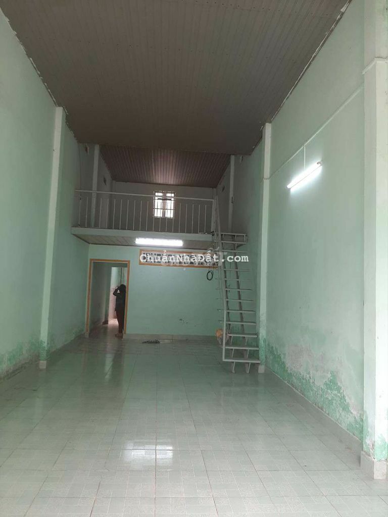 Nhà hác lững măt tiền đg 10m ngày bà điểm 5 giao với phan văn hớn Nhà hác lững măt tiền đg 10m ngày bà điểm 5 giao với phan văn hớn