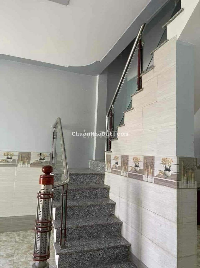 Nhà 5x18m 1 lầu 2pn Gần TT Hóc Môn