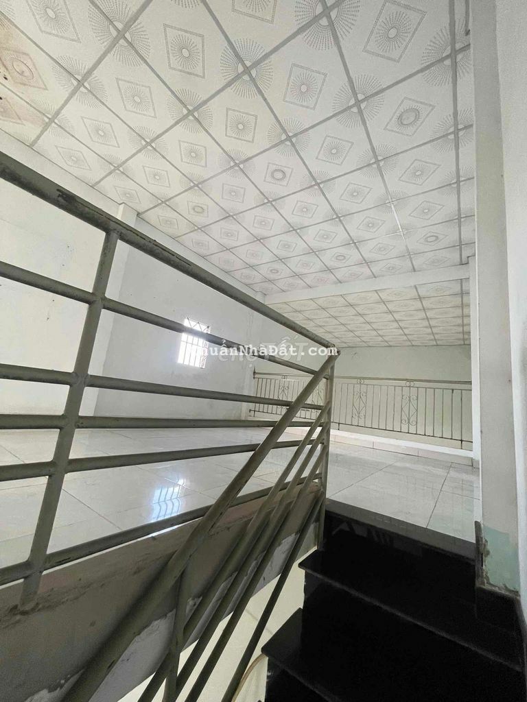 nhà gần chợ bắp hóc môn cho thuê