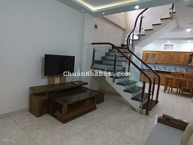 Cho thuê nguyên nhà 4 tầng gần ngã 3 Văn Cao - Ngô Gia Tự Cho thuê nguyên nhà 4 tầng gần ngã 3 Văn Cao - Ngô Gia Tự