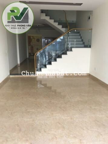 Cho thuê nguyên nhà 4 tầng tại Thư Trung 2, oto ra vào thoải mái