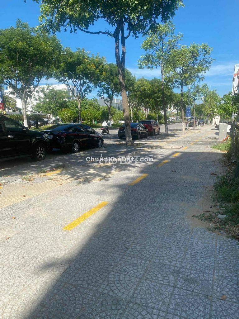 NHÀ ĐẸP MẶT TIỀN ĐƯỜNG 30/4 RỘNG TRỐNG SUỐT HỢP KD