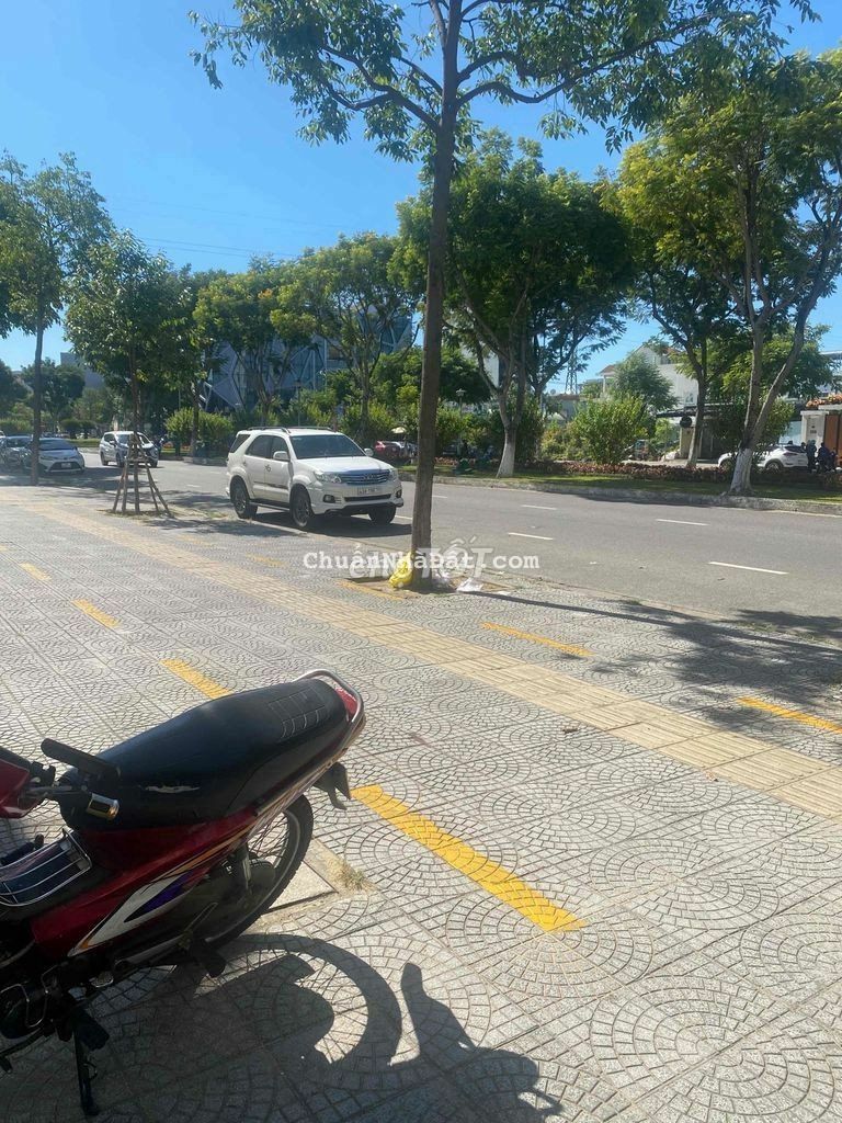 NHÀ ĐẸP MẶT TIỀN ĐƯỜNG 30/4 RỘNG TRỐNG SUỐT HỢP KD