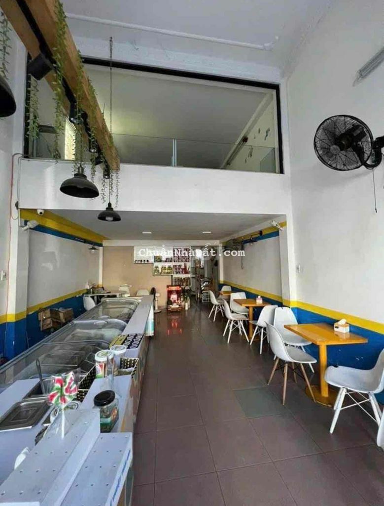 cho thuê nhà 2,5 tầng 3phòng 80m2 mặt tiền núi thành