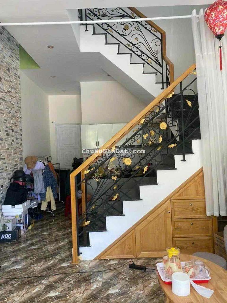 Cho thuê nhà nguyên căn Mặt tiền Tô Hiệu 2 tầng - 2 phòng ngủ - 2wc.