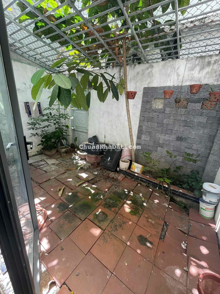 Cho thuê nhà 2,5 tầng mặt tiền Phú Lộc 2pn/2wc có nội thất