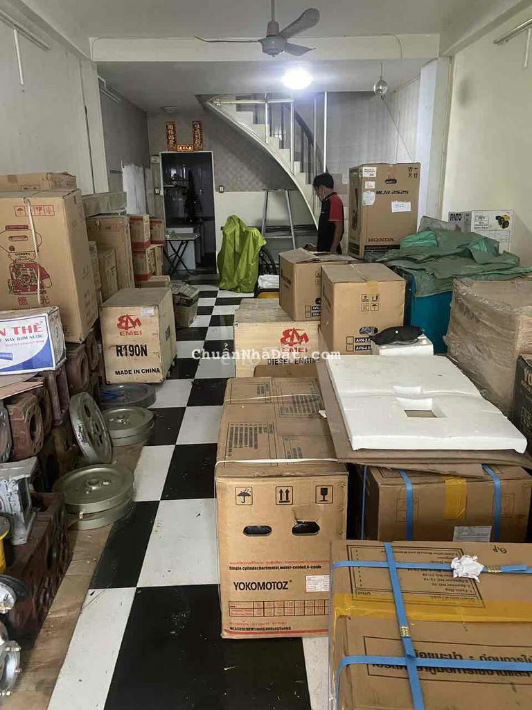 Cho thuê nhà 1 trệt 4 lầu đường Lương Văn Cù