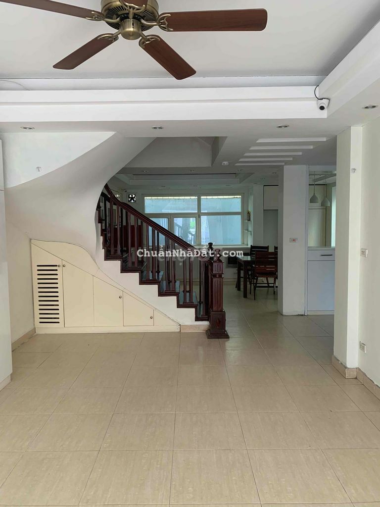 Nhà Trịnh Văn Bô 100mx4T mới tinh 16,5tr oto đỗ cửa
