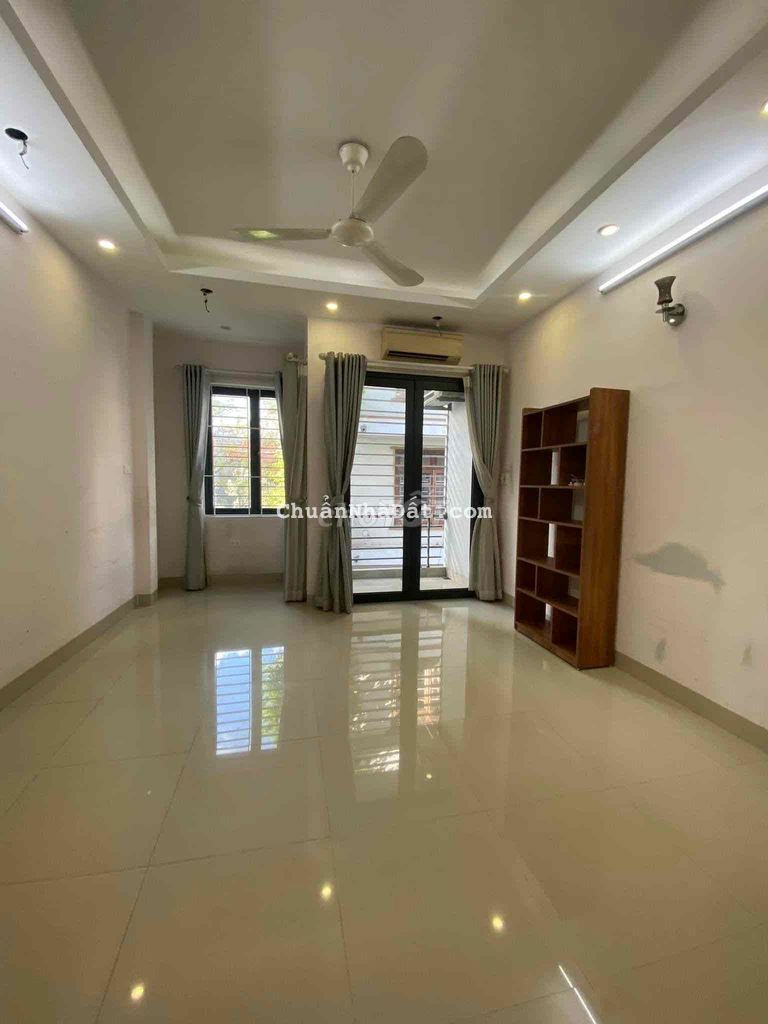 Cho thuê toà nhà Trịnh Văn Bô 150mx5T mới tinh full điều hoà âm trần Cho thuê toà nhà Trịnh Văn Bô 150mx5T mới tinh full điều hoà âm trần