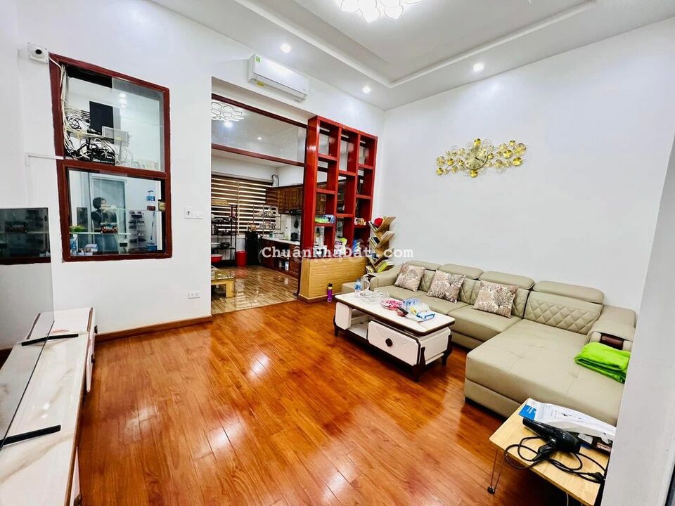 Cho thuê nhà Đỗ Đức Dục 72m2, full đồ, oto đỗ cửa.