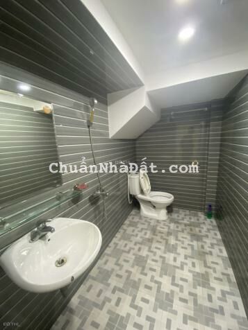 Cần cho thuê nguyên nhà 3 tầng tại lô 22 Lê Hồng Phong, oto đỗ tận cửa.