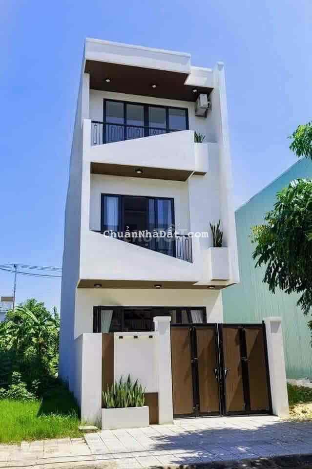 Nhà MT Trương Công Hy có 3PN 4WC gần sông mát mẻ