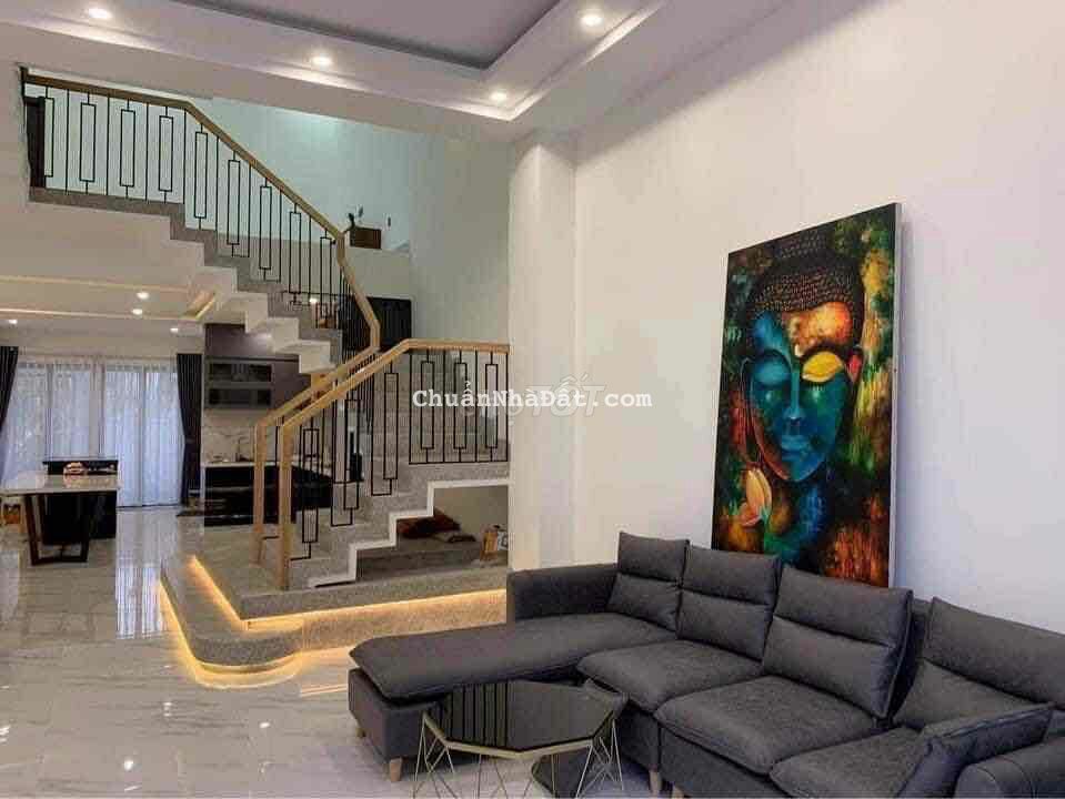 Nhà MT Trương Công Hy có 3PN 4WC gần sông mát mẻ