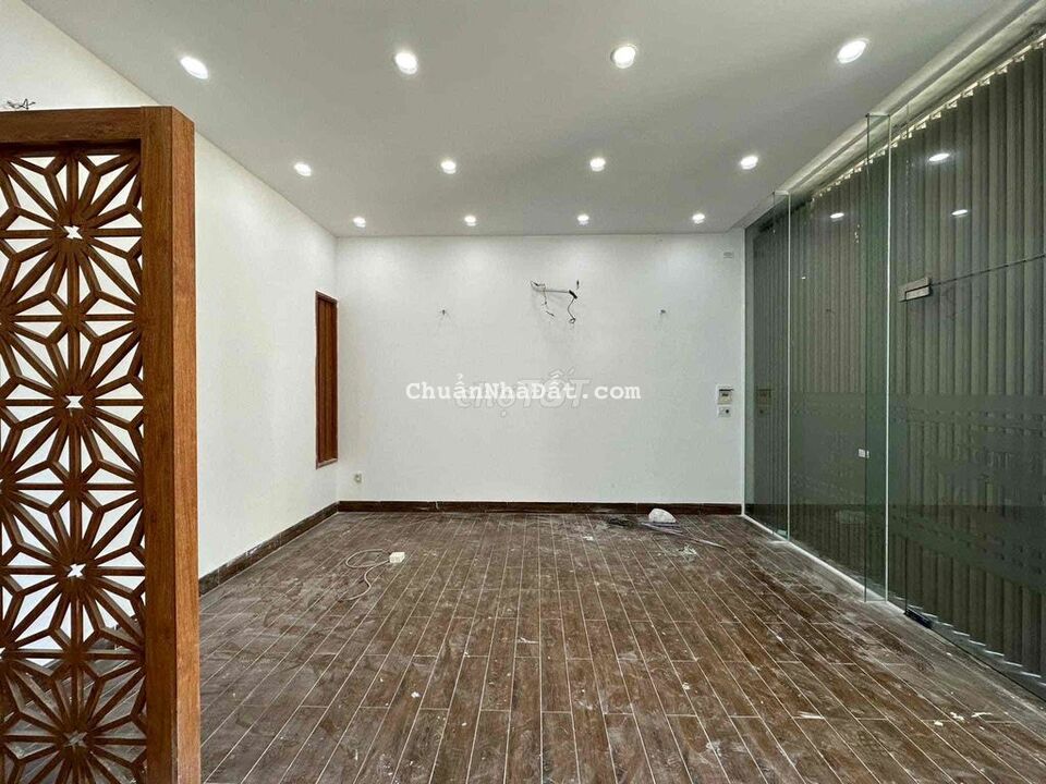 Nhà Khuê Mỹ Đông 7 có 2PN 1Wc giá 7,5tr nhà trống