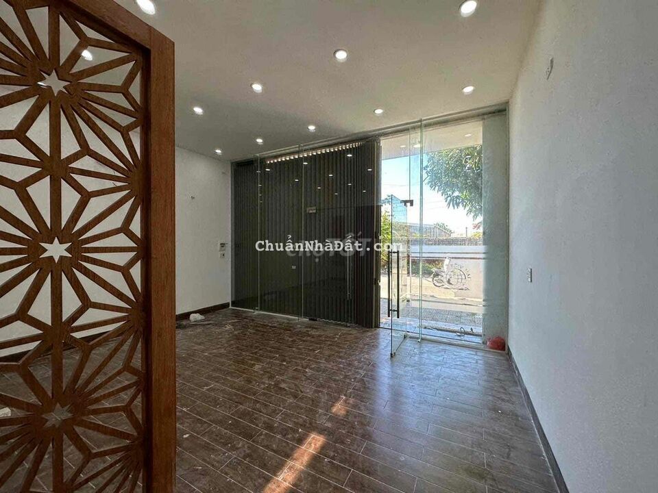 Nhà Khuê Mỹ Đông 7 có 2PN 1Wc giá 7,5tr nhà trống