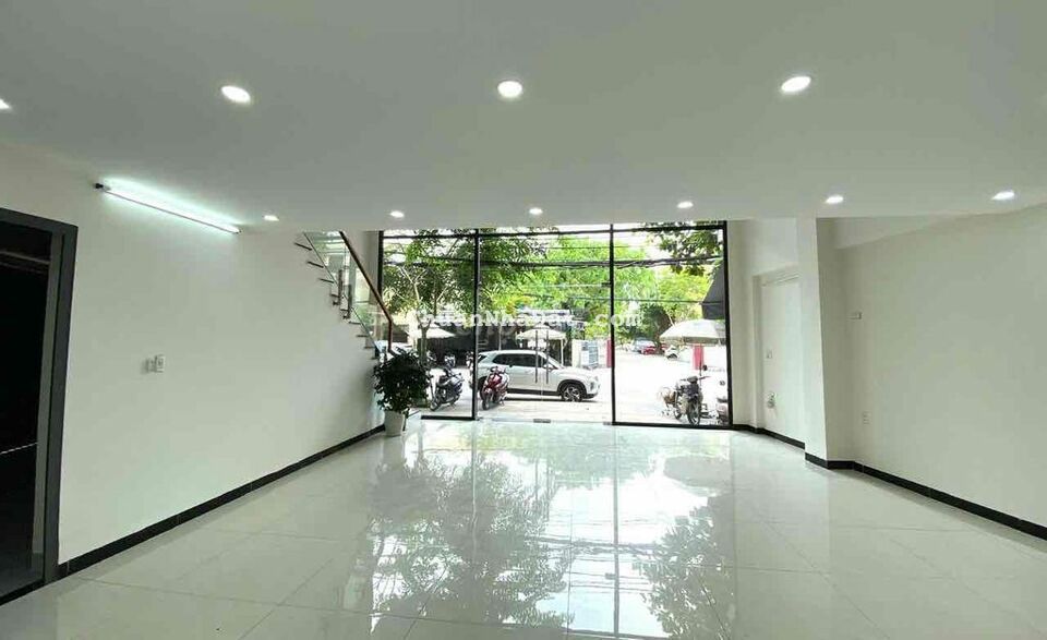 Nhà Đường 7,5m sát Bùi Tá Hán Trong suốt giá 18tr/tháng