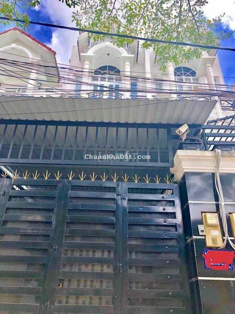 Cho thuê nhà hẻm xe hơi đậu trong sân 4 PN thị trấn NB