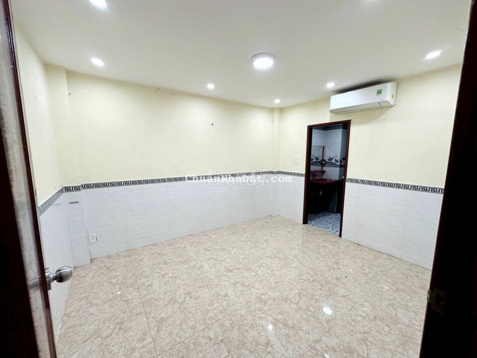 Cho Thuê Nhà Trệt Gần 200m2 Mặt Tiền Đường Nguyễn Ngọc Trai