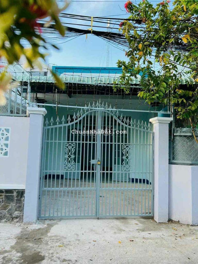 Nhà rộng 140m2 có 2 phòng ngủ ô tô tới nhà