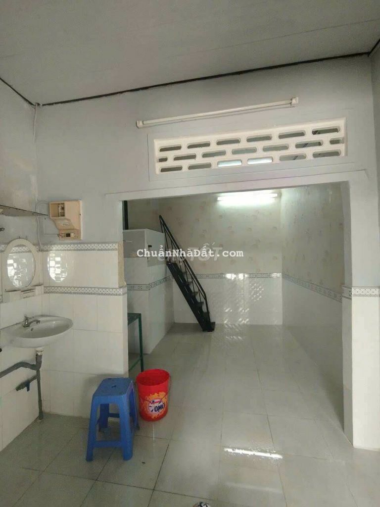 Cho thuê nhà 2 phòng ngủ đường Nguyễn Việt Hồng có 1 máy lạnh